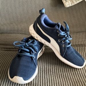 Puma soft foam athletic shoes